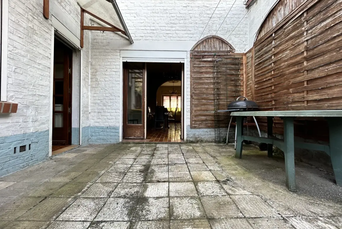 Maison de ville à Henin-Beaumont avec cour et dépendance - 90 m² 