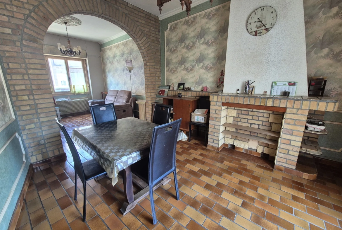 Maison de ville à Henin-Beaumont avec cour et dépendance - 90 m² 