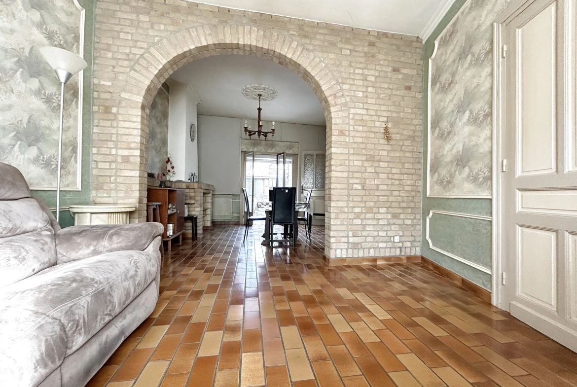 Maison de ville à Henin-Beaumont avec cour et dépendance - 90 m² 