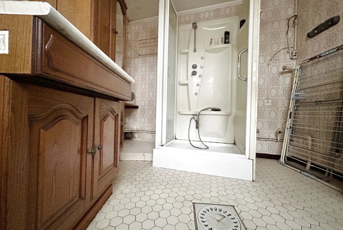 Maison de ville à Henin-Beaumont avec cour et dépendance - 90 m² 
