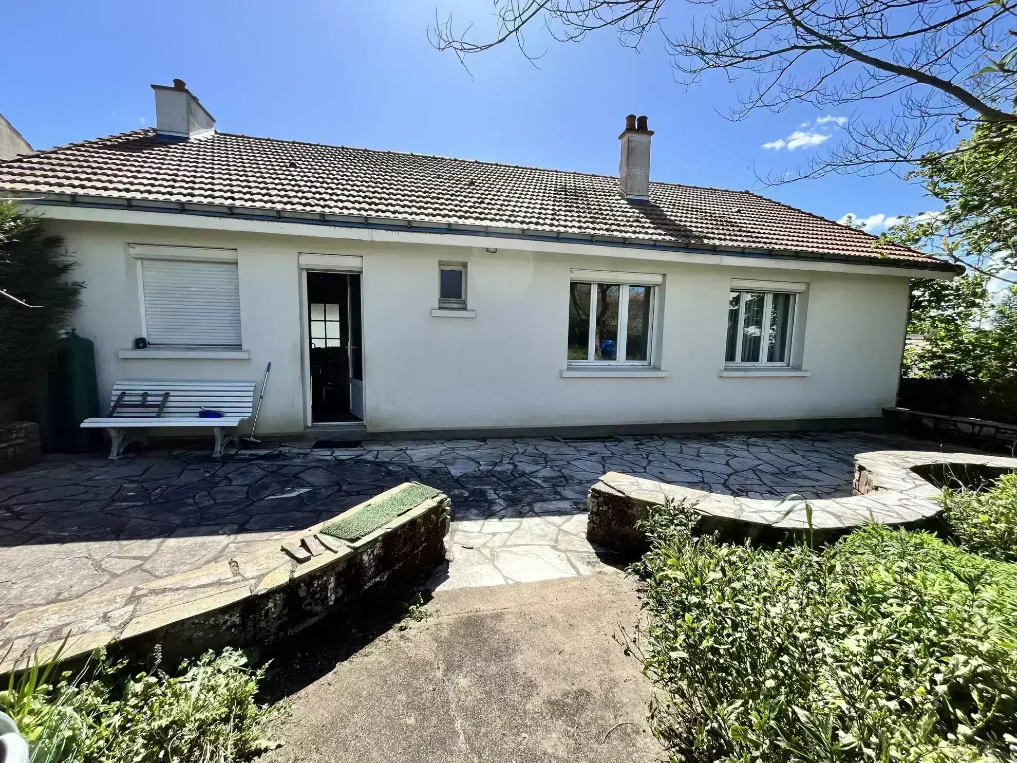 Maison à vendre en centre bourg à Maulevrier, 101 m² avec sous-sol et garage 