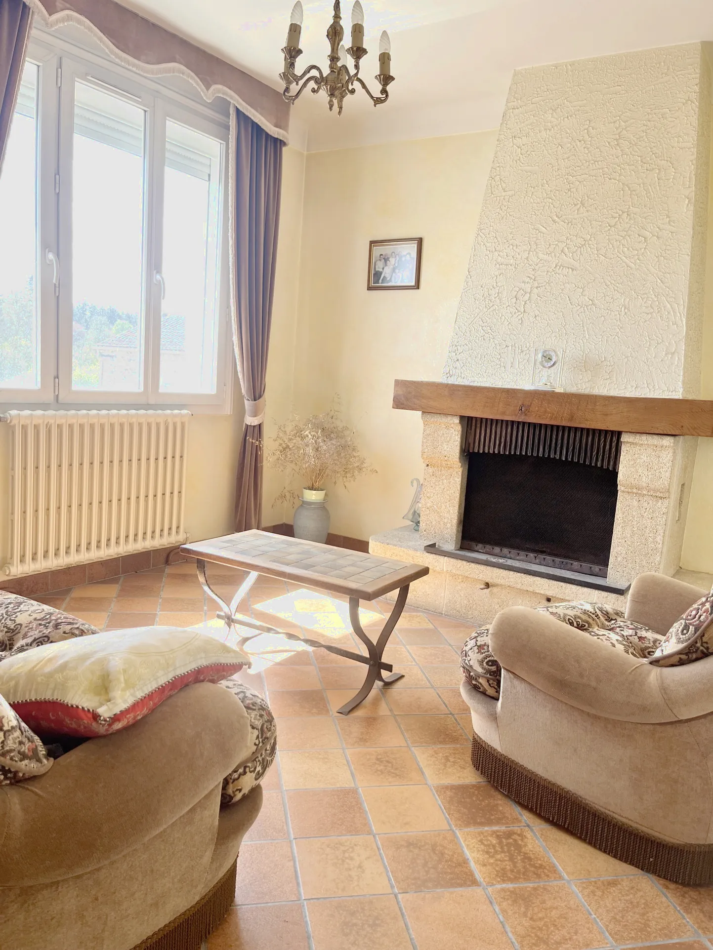 Maison à vendre en centre bourg à Maulevrier, 101 m² avec sous-sol et garage 