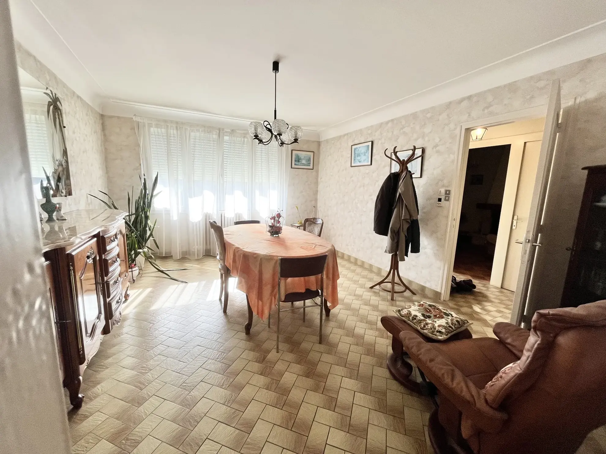 Maison à vendre en centre bourg à Maulevrier, 101 m² avec sous-sol et garage 