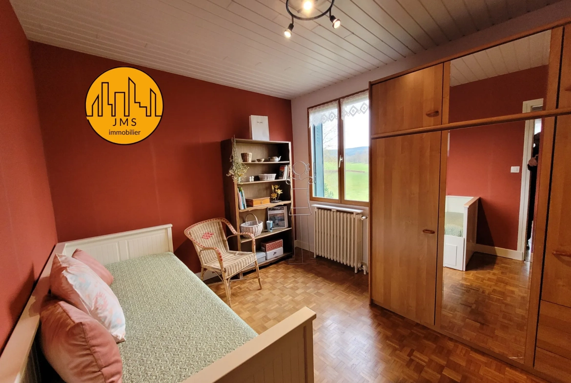 Charmante maison à Noyant d'Allier avec généreux terrain de 2300 m² 