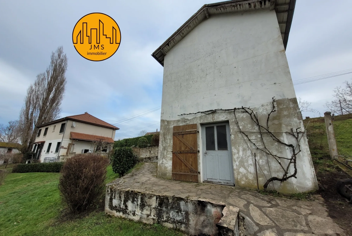 Charmante maison à Noyant d'Allier avec généreux terrain de 2300 m² 