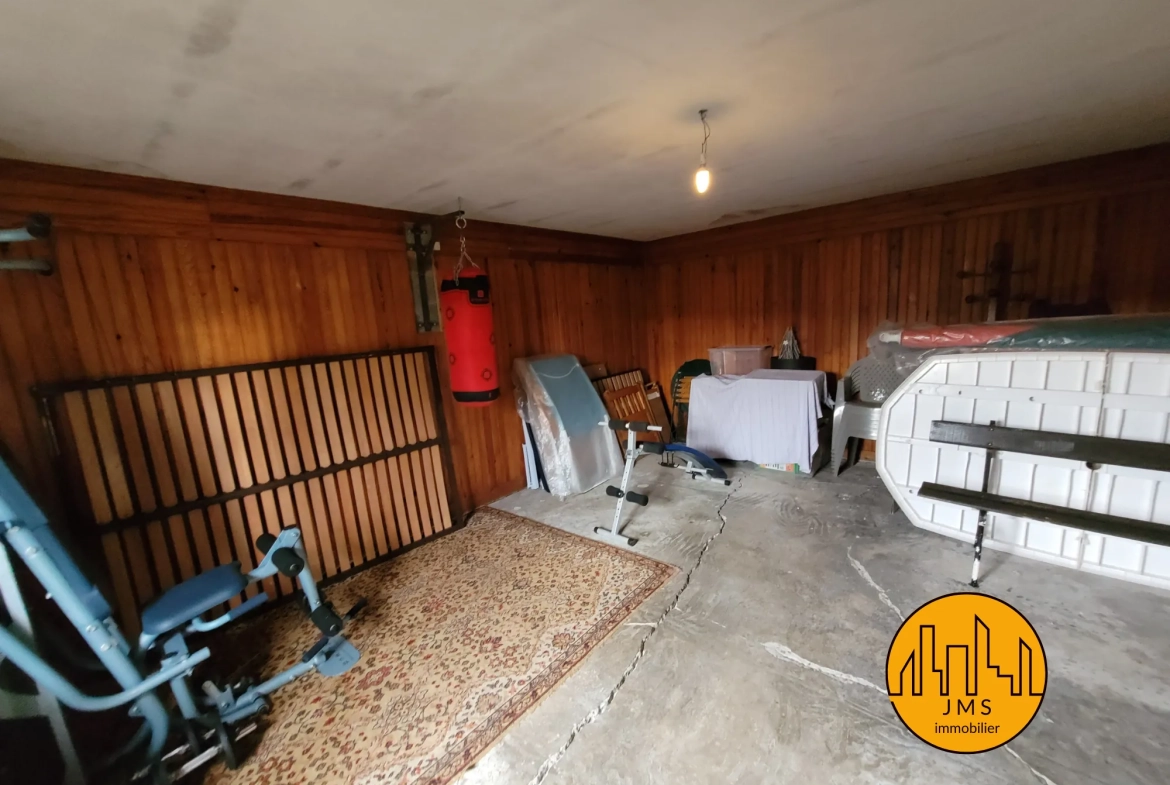 Charmante maison à Noyant d'Allier avec généreux terrain de 2300 m² 