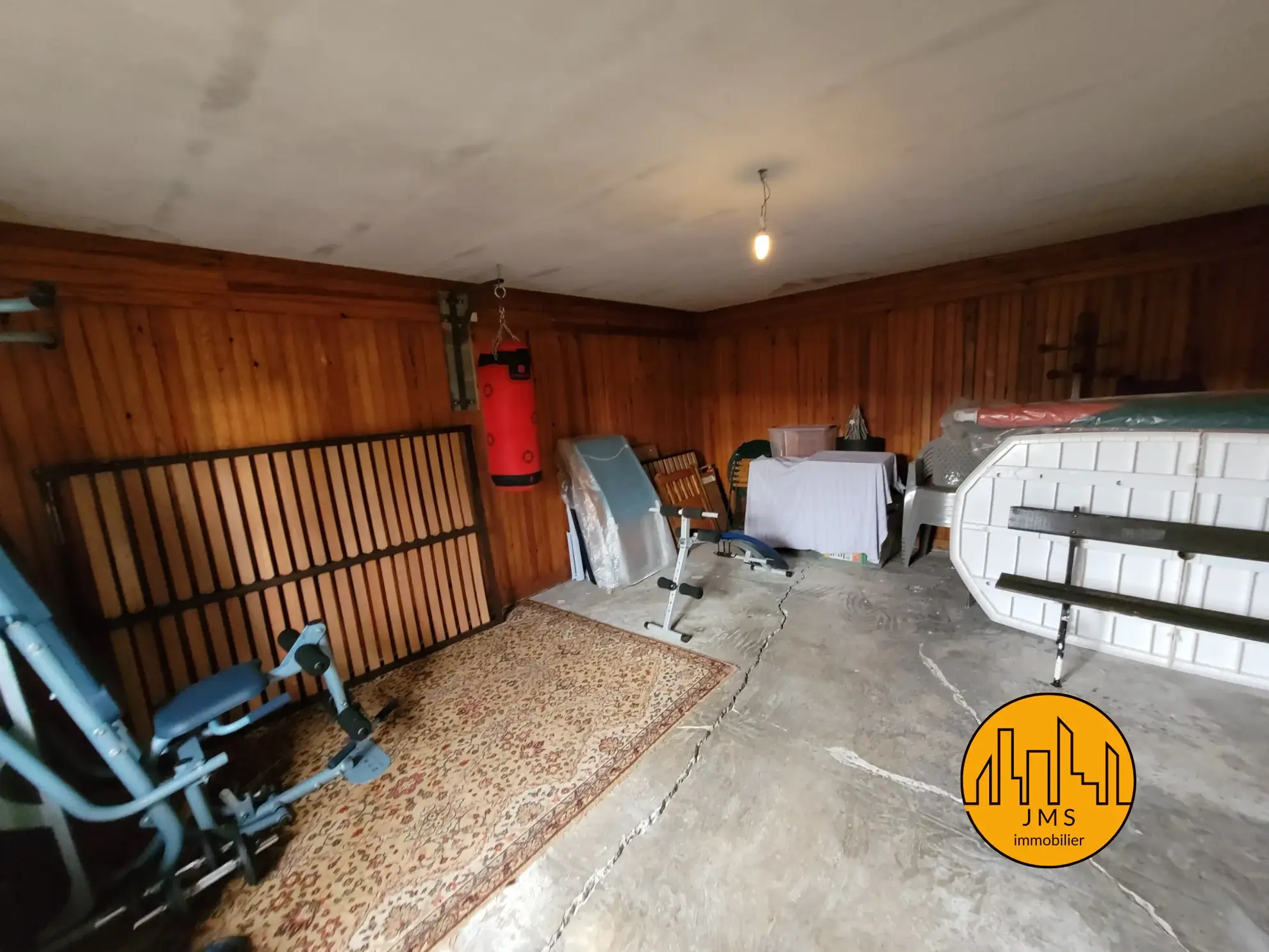 Charmante maison à Noyant d'Allier avec généreux terrain de 2300 m² 