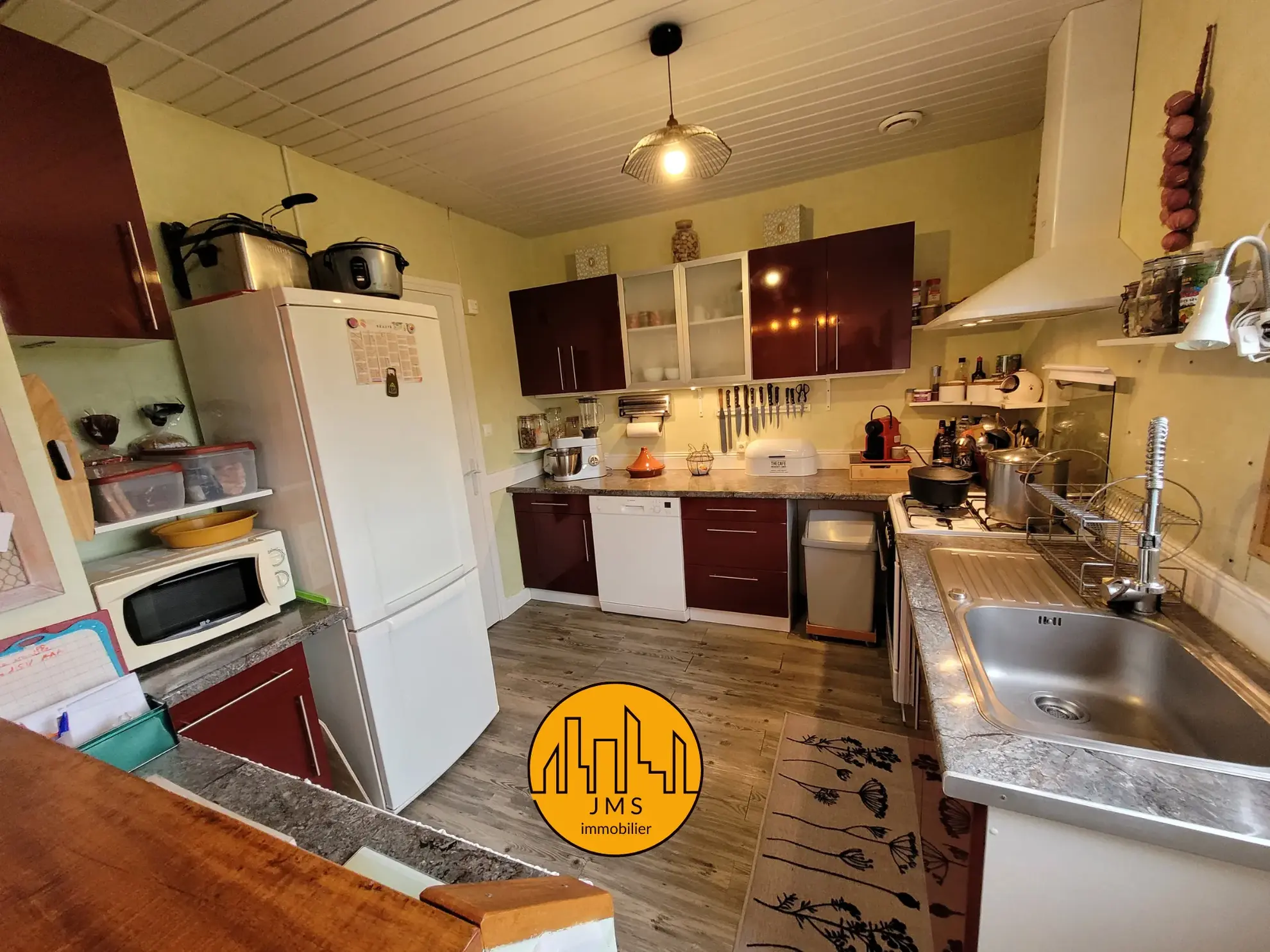 Charmante maison à Noyant d'Allier avec généreux terrain de 2300 m² 