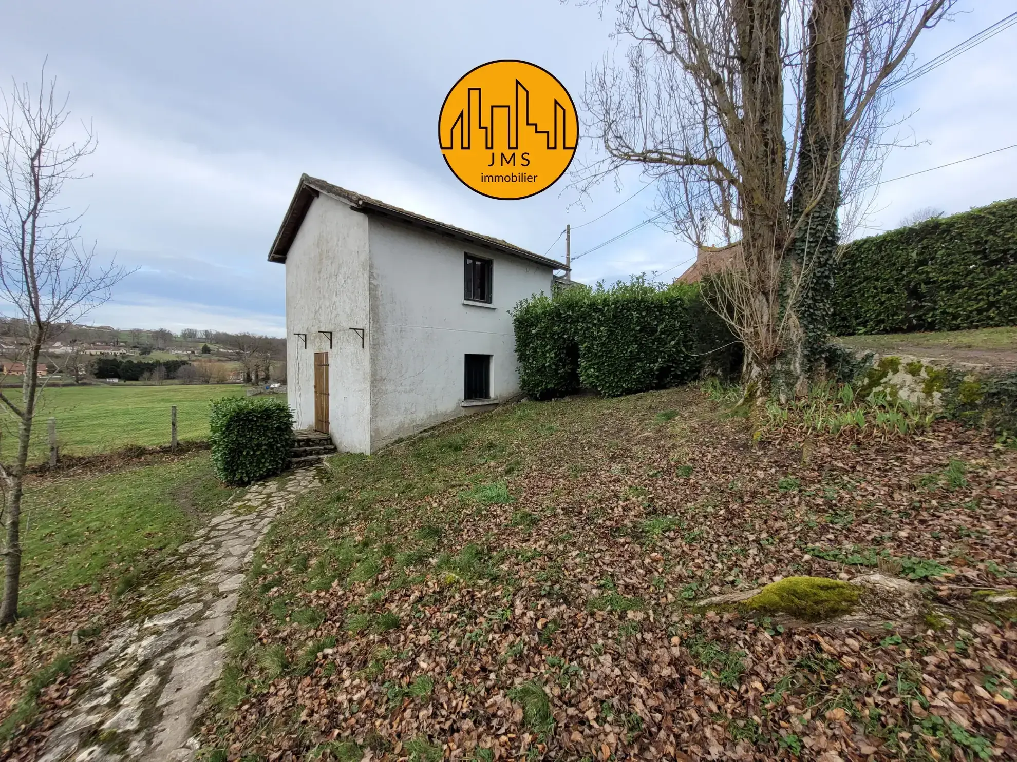 Charmante maison à Noyant d'Allier avec généreux terrain de 2300 m² 