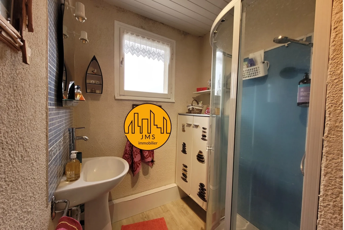 Charmante maison à Noyant d'Allier avec généreux terrain de 2300 m² 