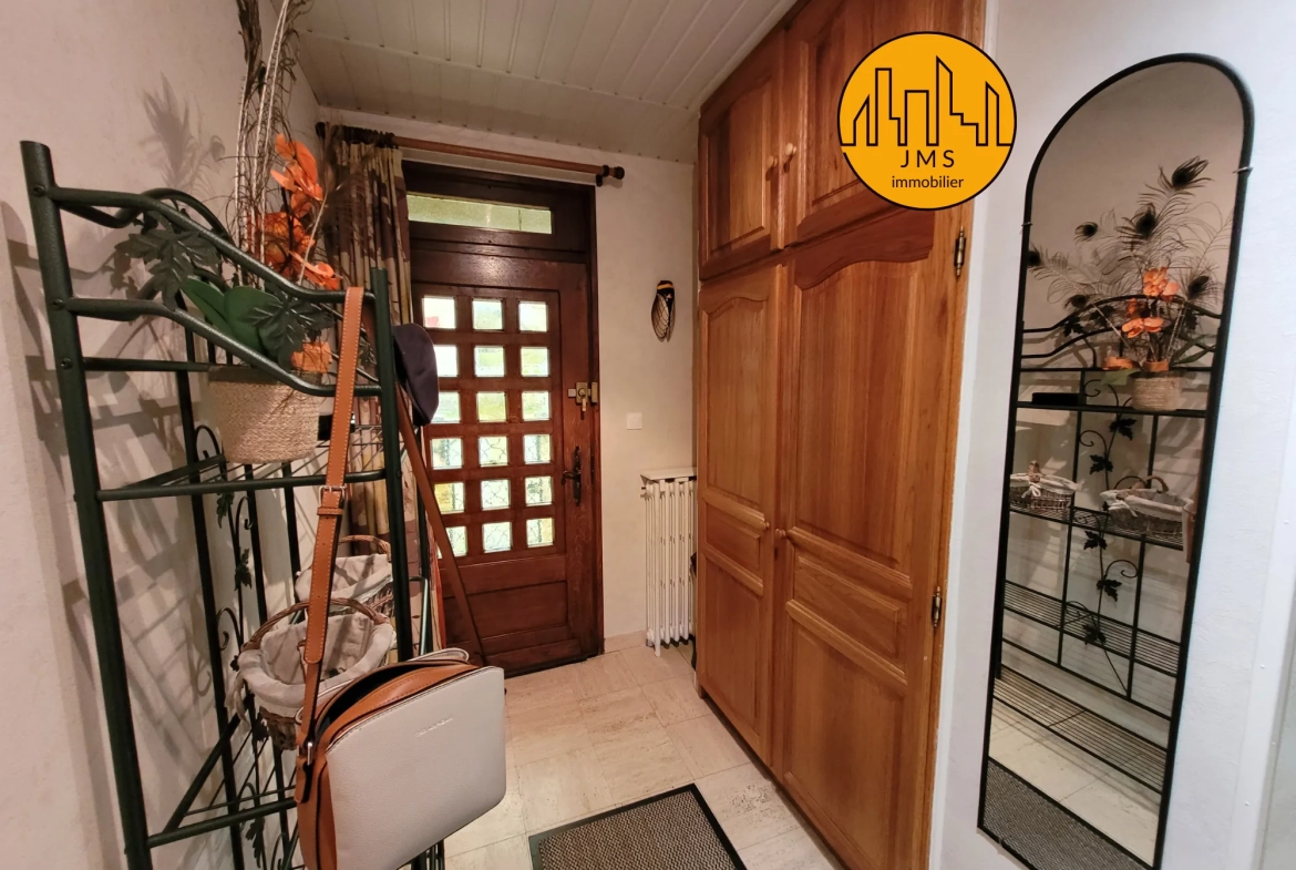 Charmante maison à Noyant d'Allier avec généreux terrain de 2300 m² 