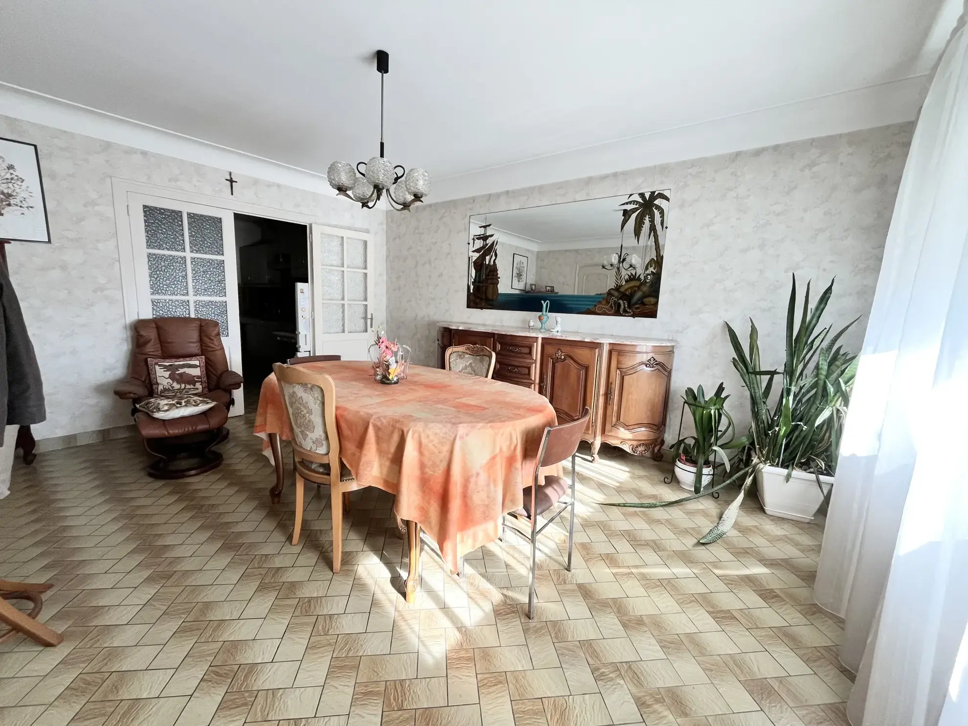 Maison à vendre en centre bourg à Maulevrier, 101 m² avec sous-sol et garage 