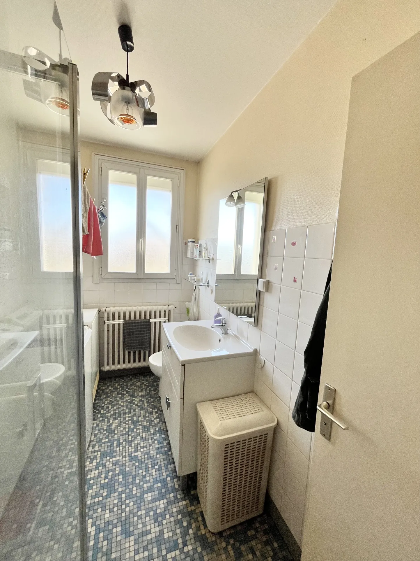 Maison à vendre en centre bourg à Maulevrier, 101 m² avec sous-sol et garage 