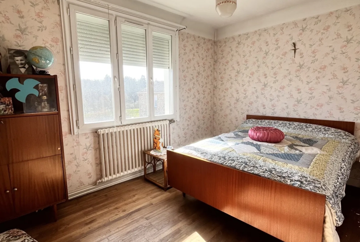 Maison à vendre en centre bourg à Maulevrier, 101 m² avec sous-sol et garage 