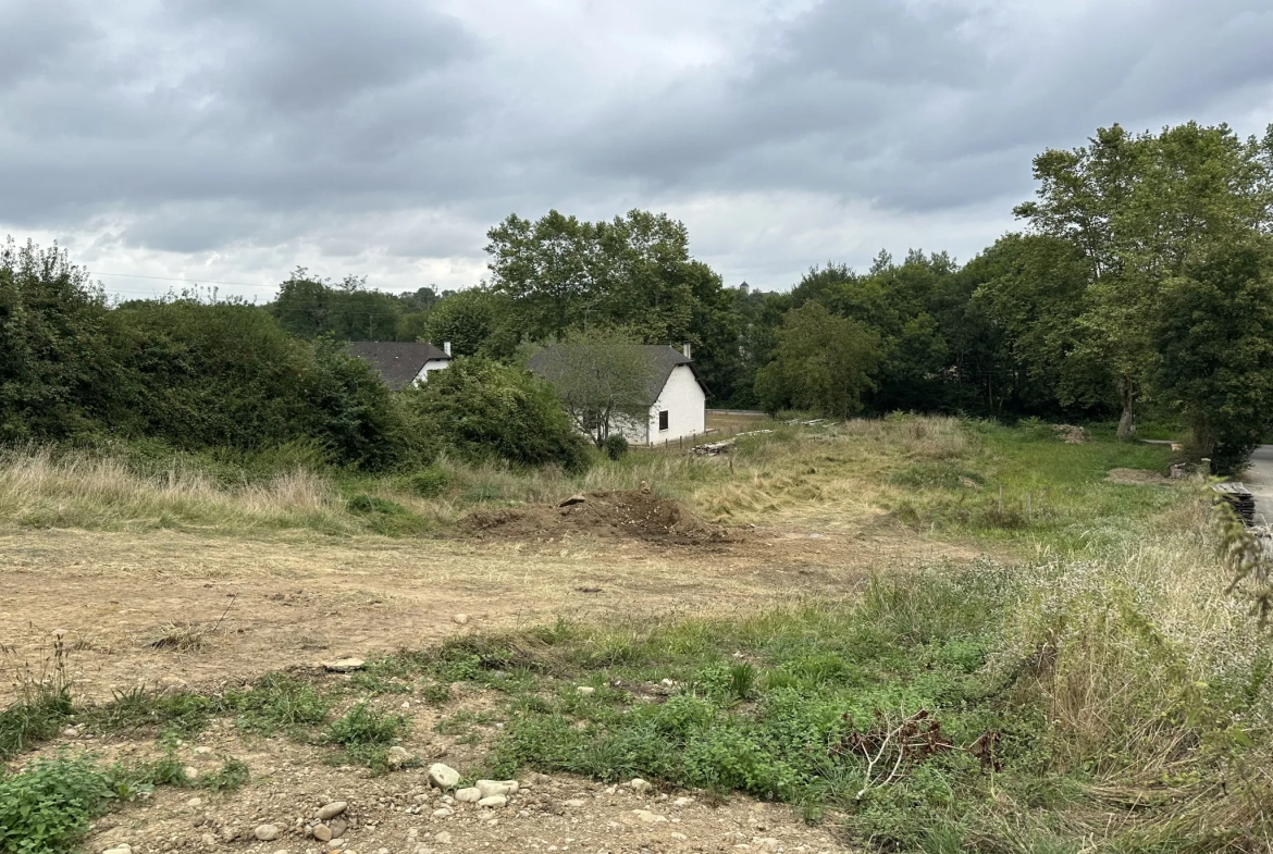 Terrain à bâtir de 1 326 m² à Moumour, calme et bien desservi 