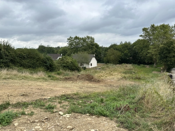 Terrain à bâtir de 1 326 m² à Moumour, calme et bien desservi 