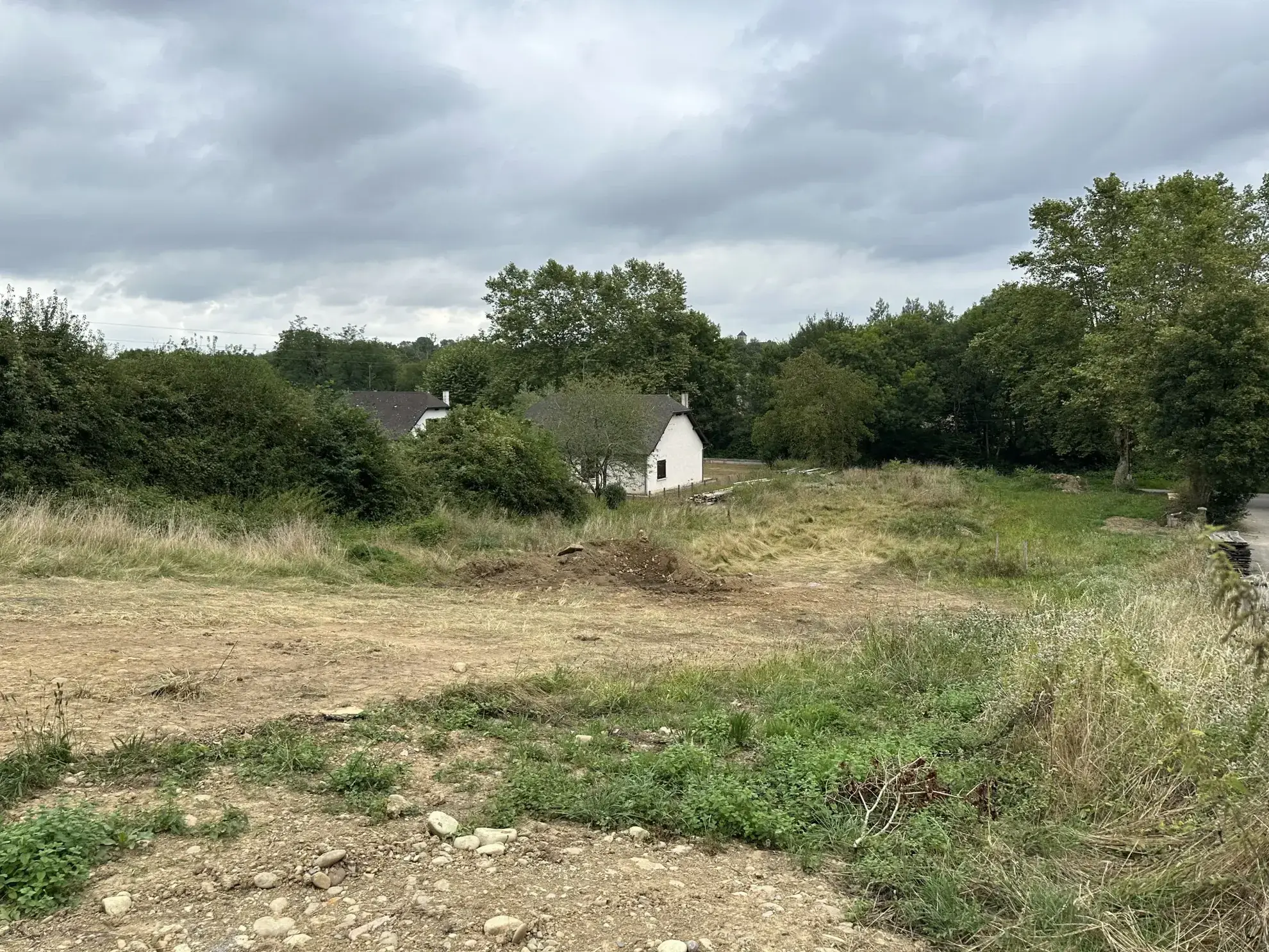 Terrain à bâtir de 1 326 m² à Moumour, calme et bien desservi 