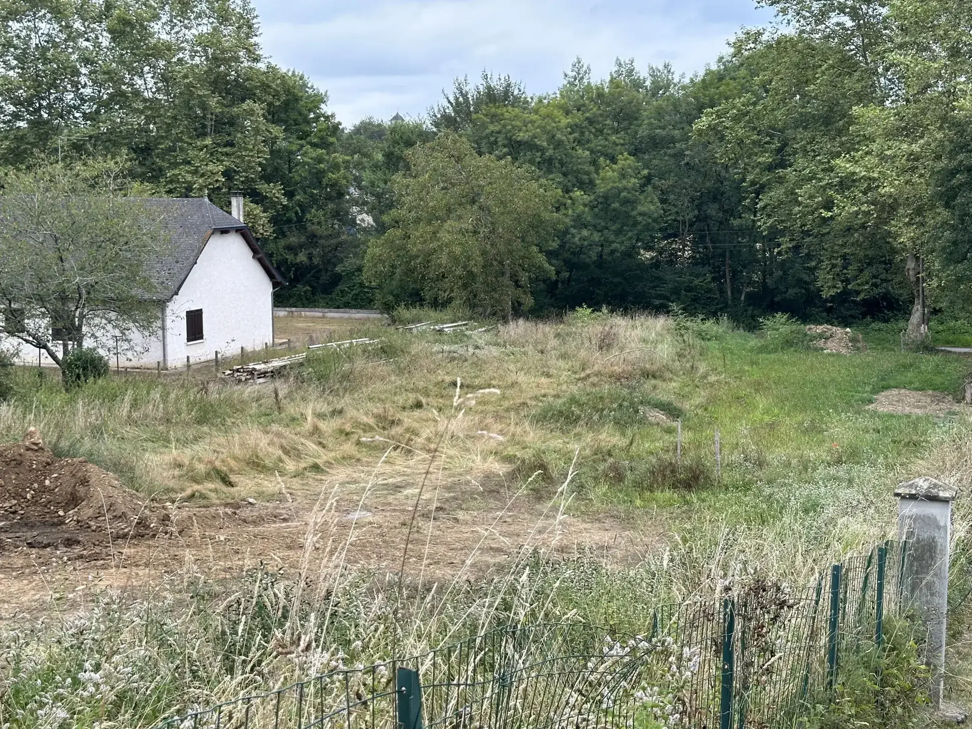 Terrain à bâtir de 1 326 m² à Moumour, calme et bien desservi 