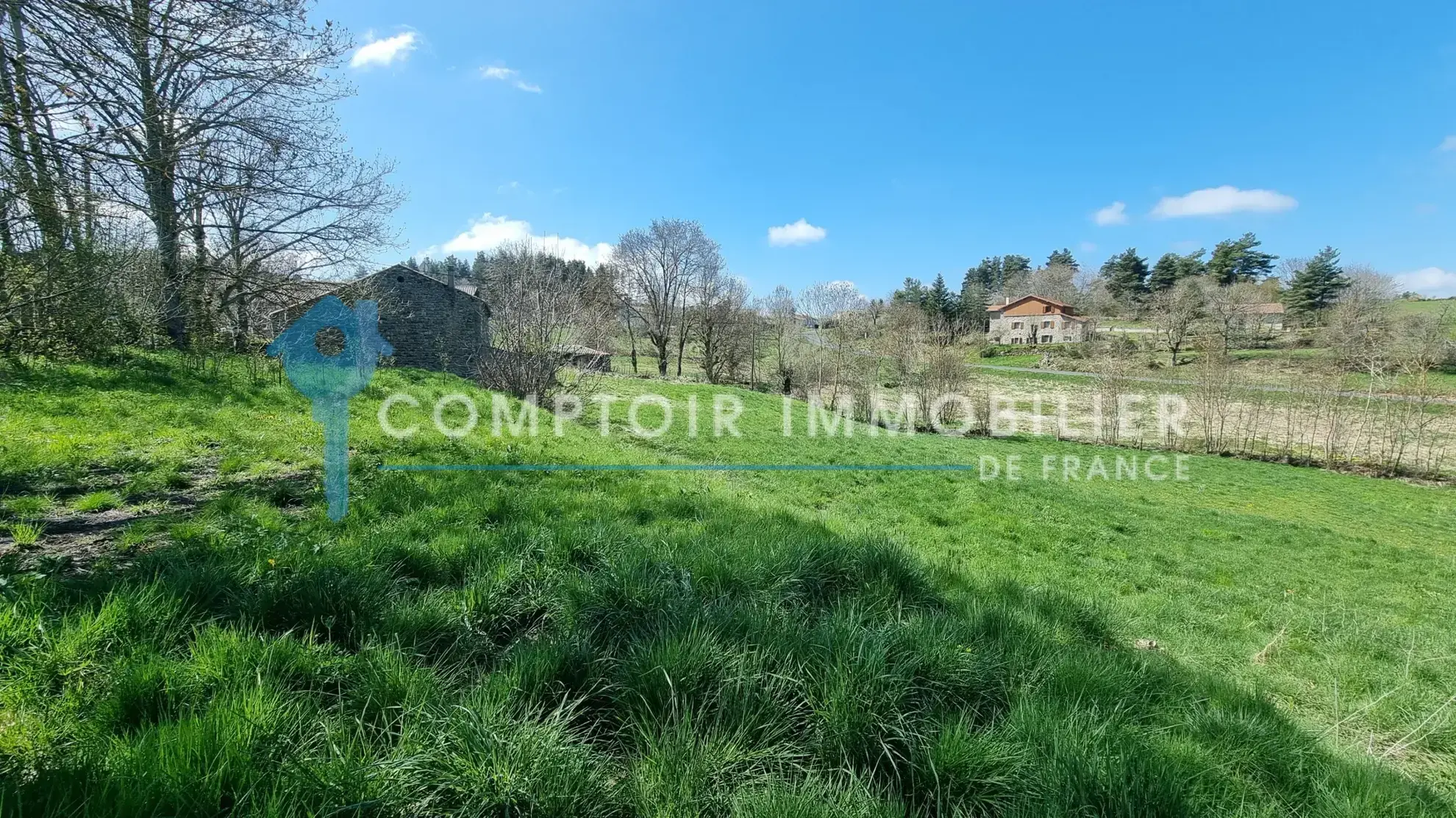 Terrain constructible de 4165 m² à Coucouron avec permis accepté, opportunité rare 