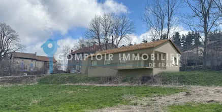 Terrain constructible de 4165 m² à Coucouron avec permis accepté, opportunité rare 
