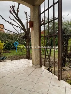 Maison de plain-pied à vendre à Moules et Baucels, 95 m² avec terrain arboré 