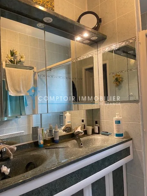 Maison de plain-pied à vendre à Moules et Baucels, 95 m² avec terrain arboré 