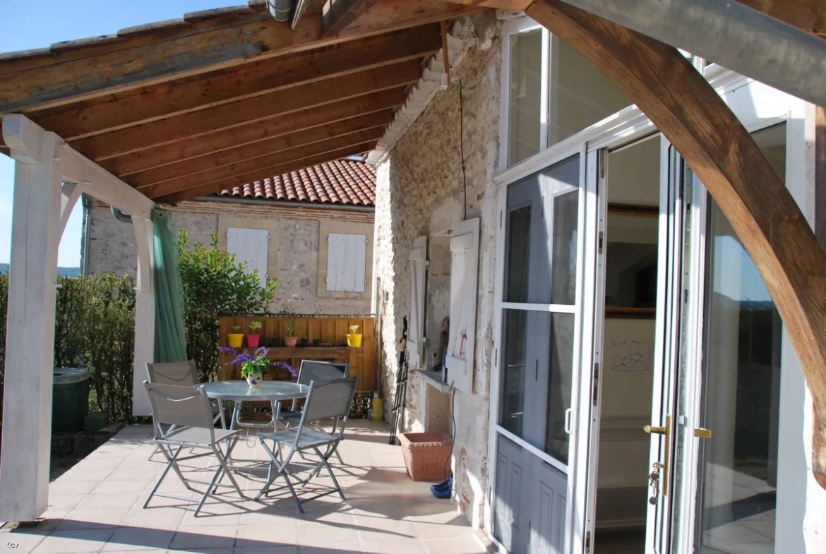Magnifique maison de village avec piscine et vue sur la vallée du Lot 