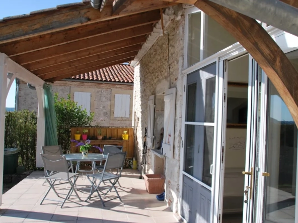 Magnifique maison de village avec piscine et vue sur la vallée du Lot 