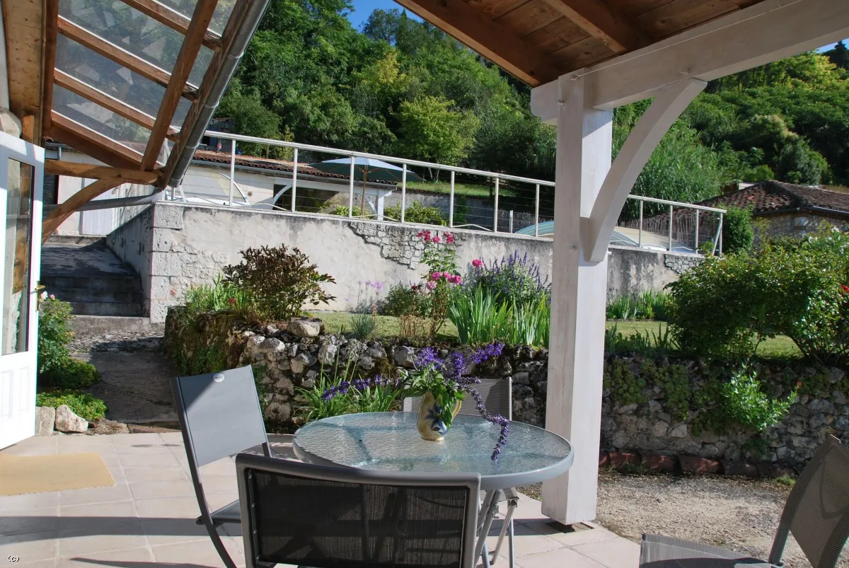 Magnifique maison de village avec piscine et vue sur la vallée du Lot 