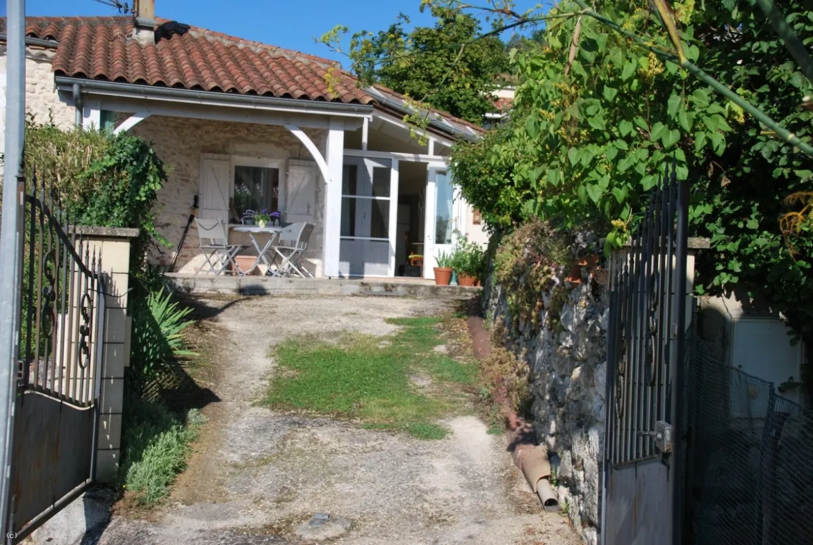 Magnifique maison de village avec piscine et vue sur la vallée du Lot 