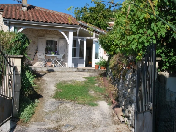 Magnifique maison de village avec piscine et vue sur la vallée du Lot 