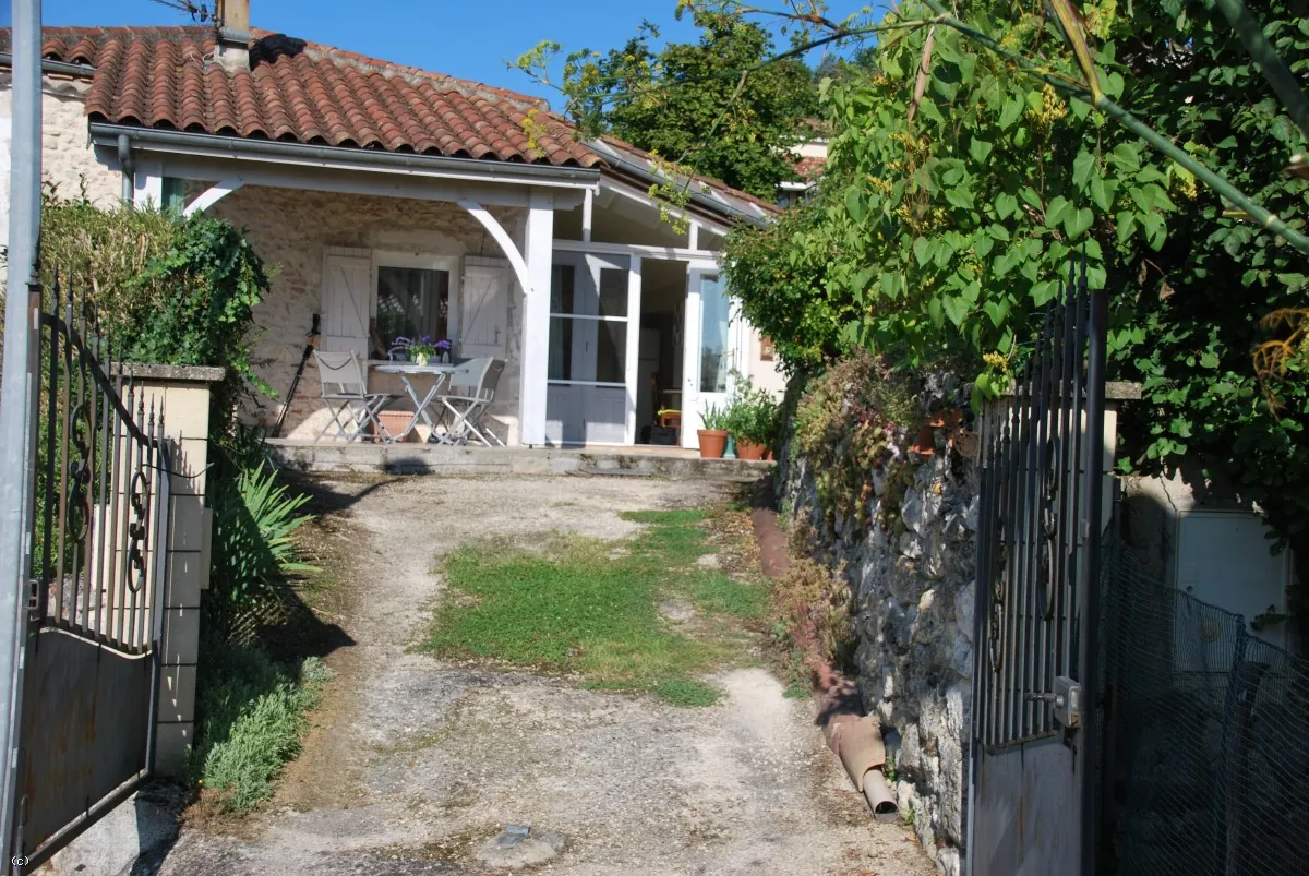 Magnifique maison de village avec piscine et vue sur la vallée du Lot 