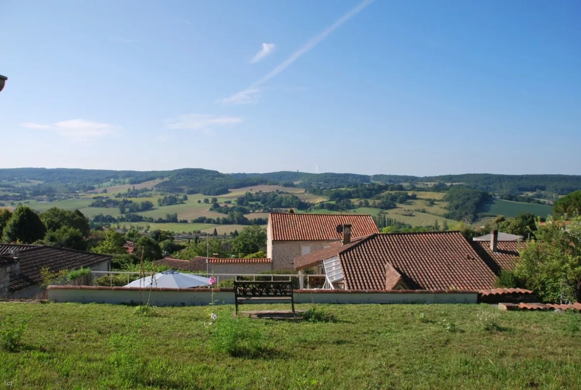 Magnifique maison de village avec piscine et vue sur la vallée du Lot 