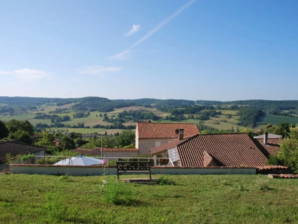 Magnifique maison de village avec piscine et vue sur la vallée du Lot 