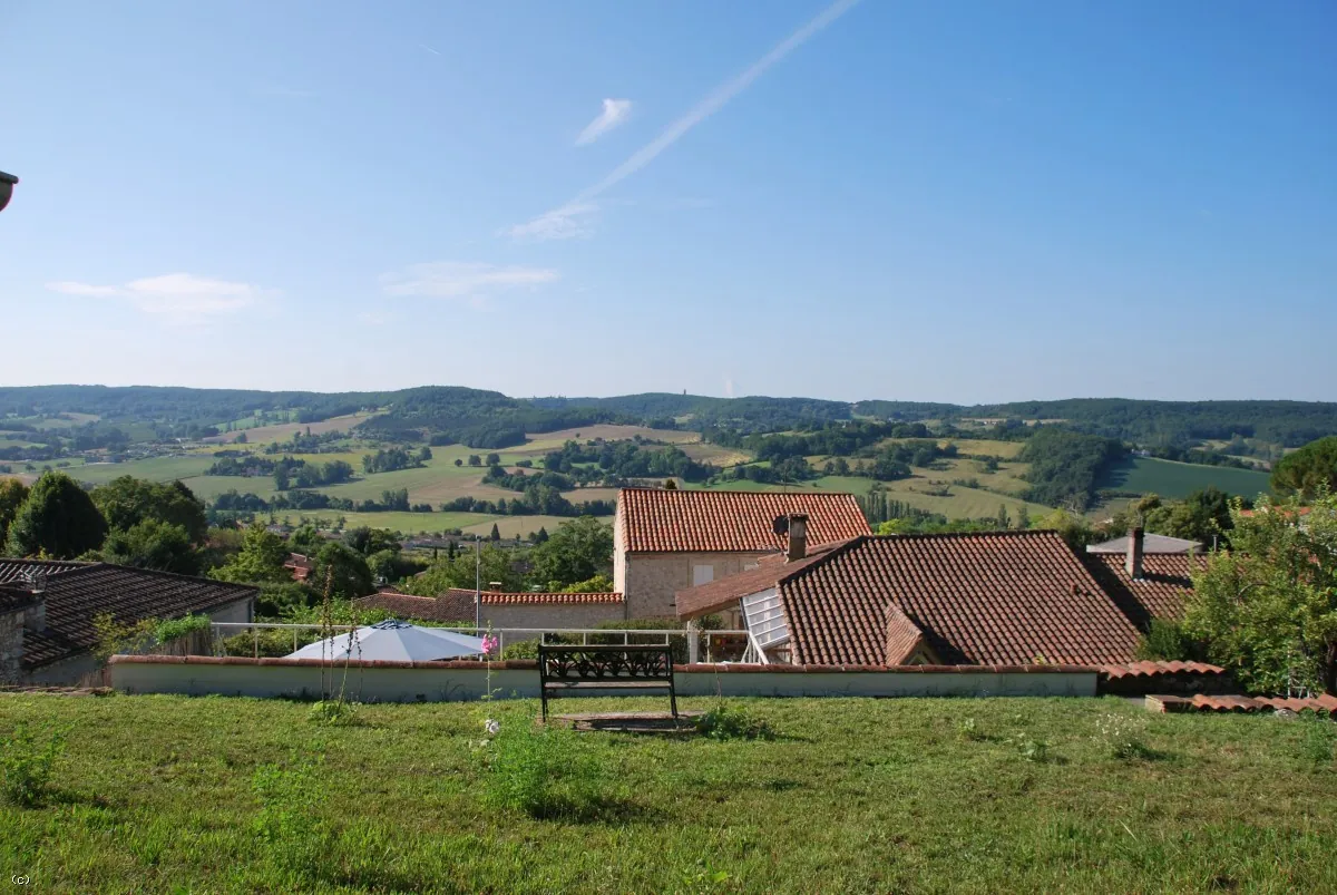 Magnifique maison de village avec piscine et vue sur la vallée du Lot 