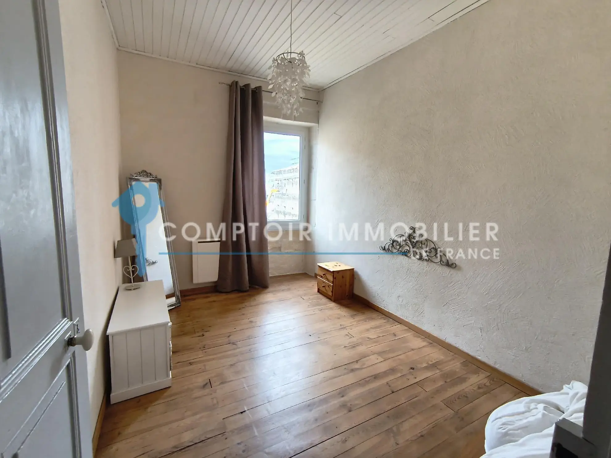 Maison de village à Boulbon - 70 m² avec cour et parking, idéal investissement ou résidence 