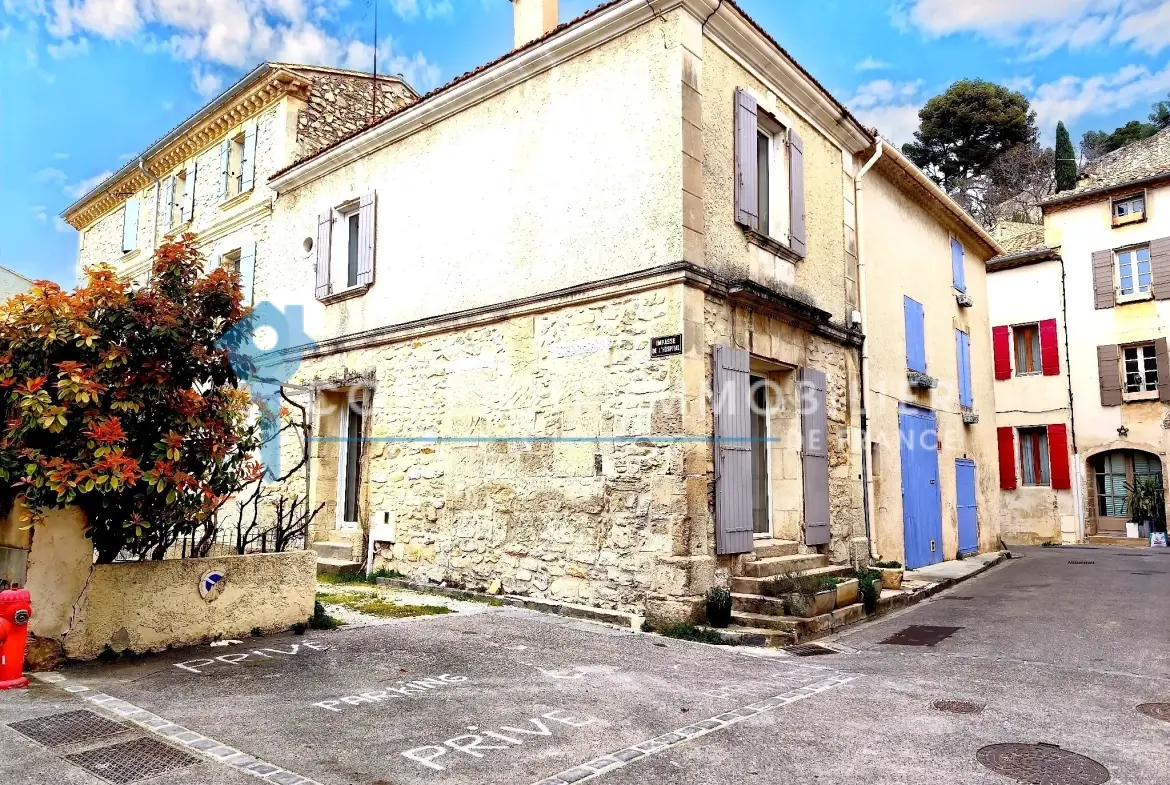Maison de village à Boulbon - 70 m² avec cour et parking, idéal investissement ou résidence 