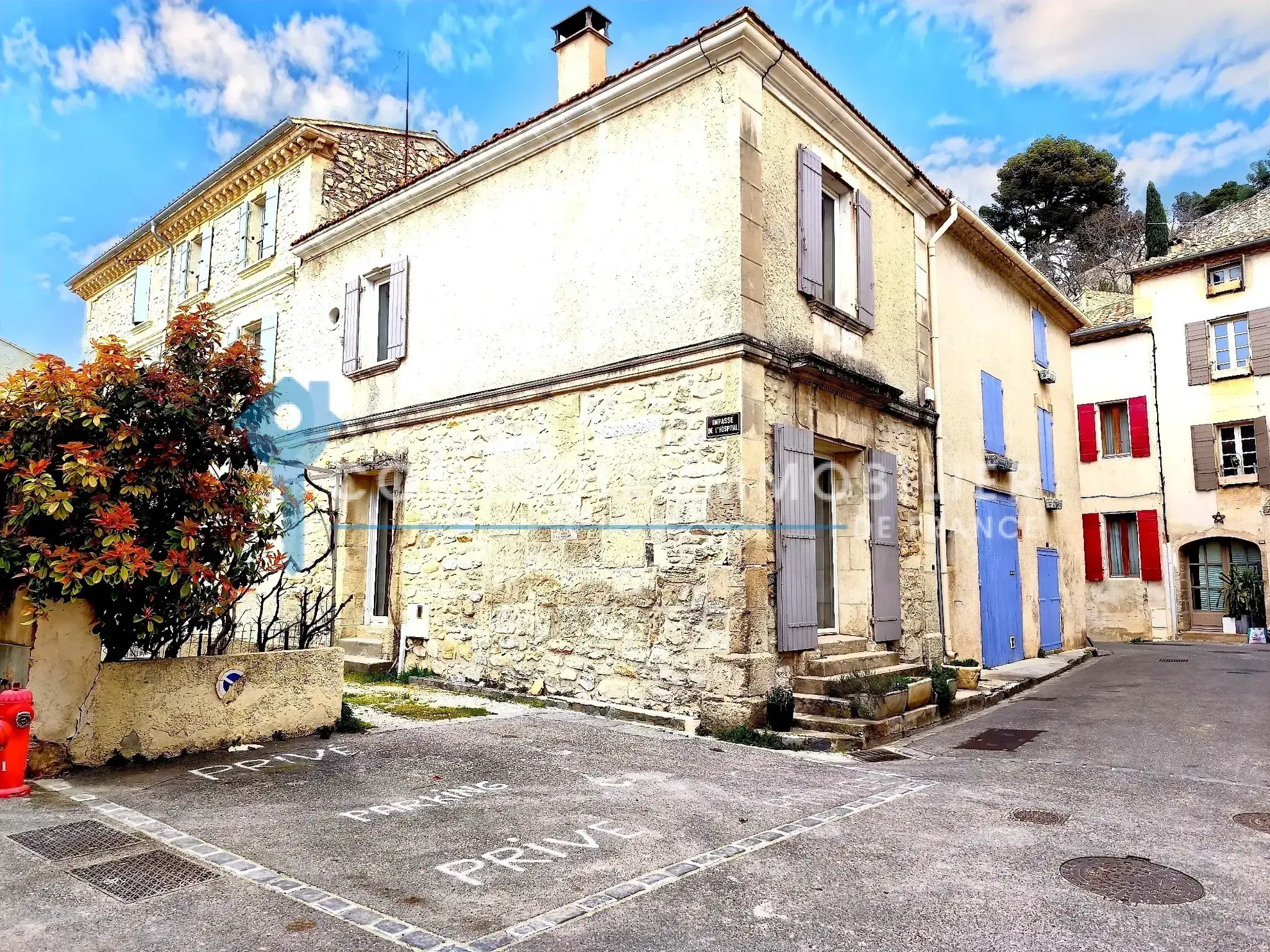 Maison de village à Boulbon - 70 m² avec cour et parking, idéal investissement ou résidence 