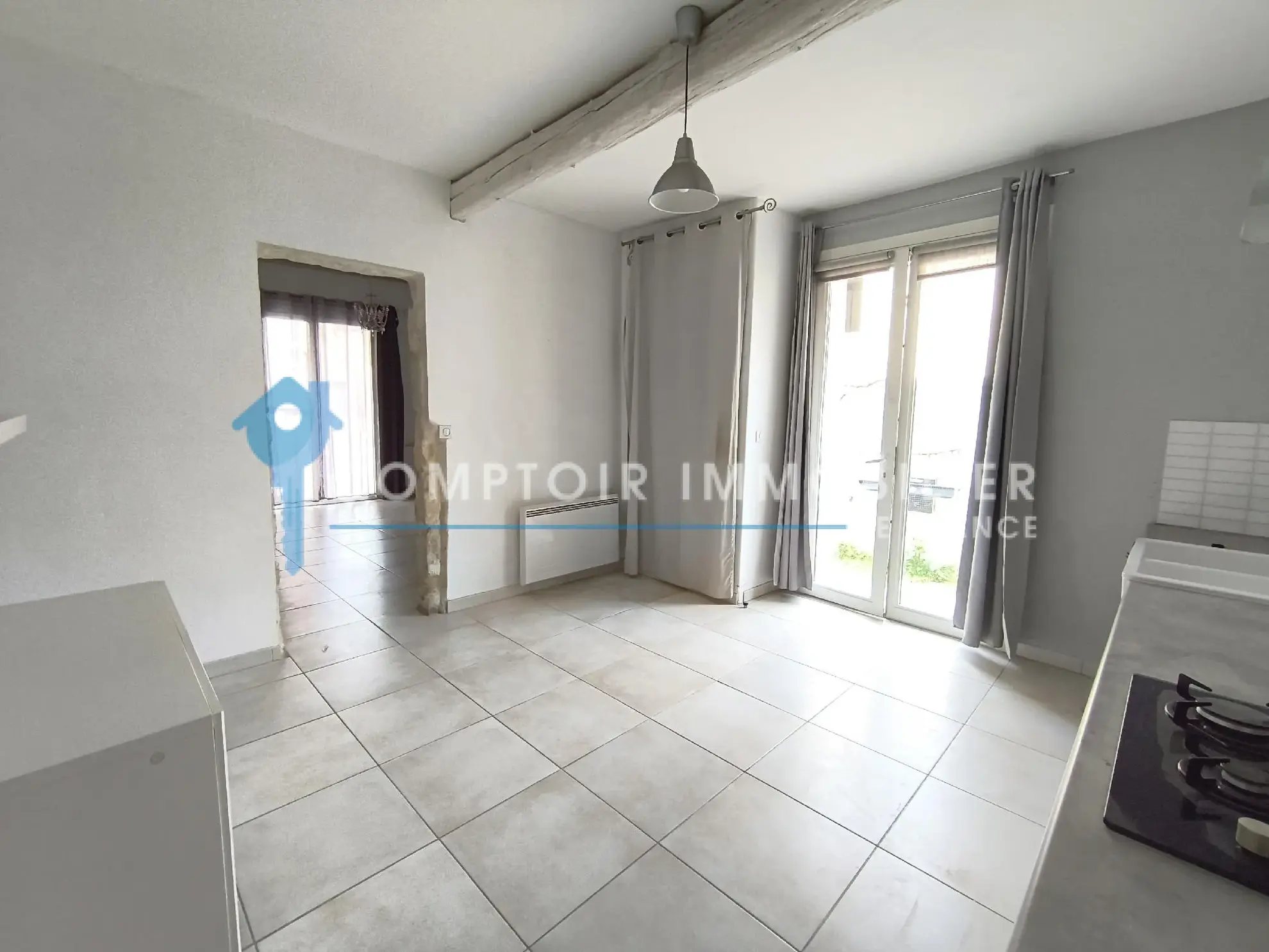 Maison de village à Boulbon - 70 m² avec cour et parking, idéal investissement ou résidence 