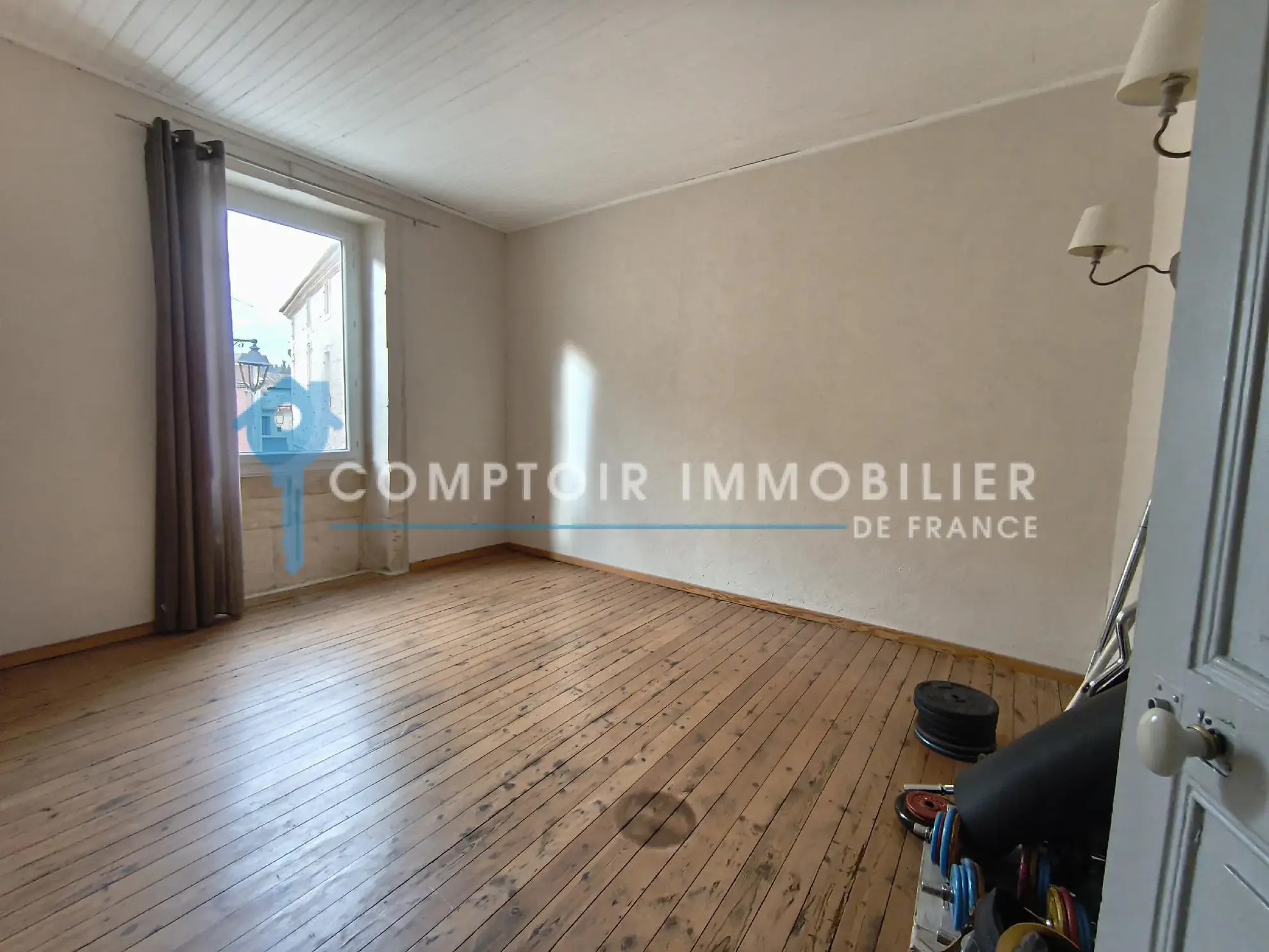 Maison de village à Boulbon - 70 m² avec cour et parking, idéal investissement ou résidence 