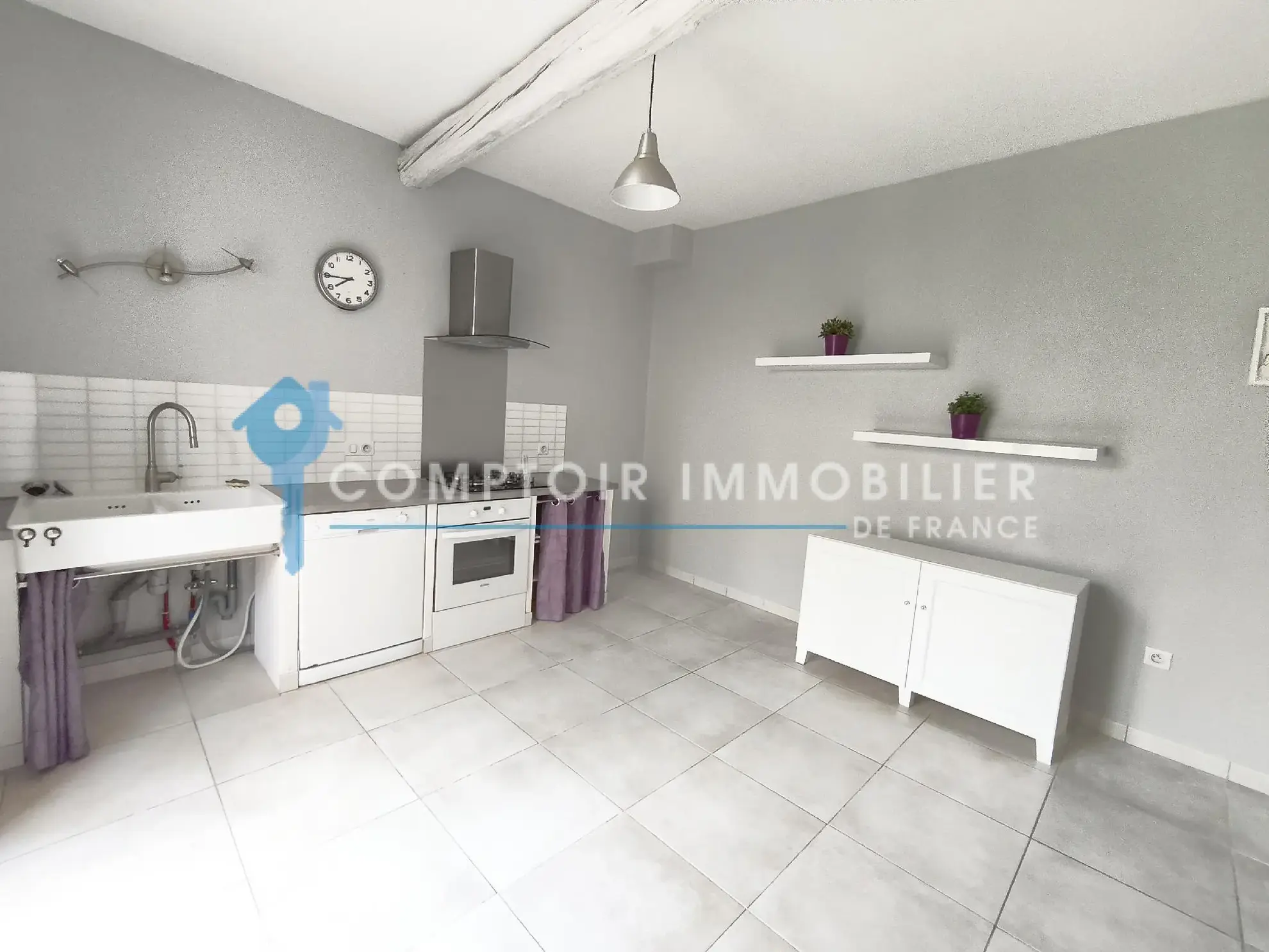 Maison de village à Boulbon - 70 m² avec cour et parking, idéal investissement ou résidence 