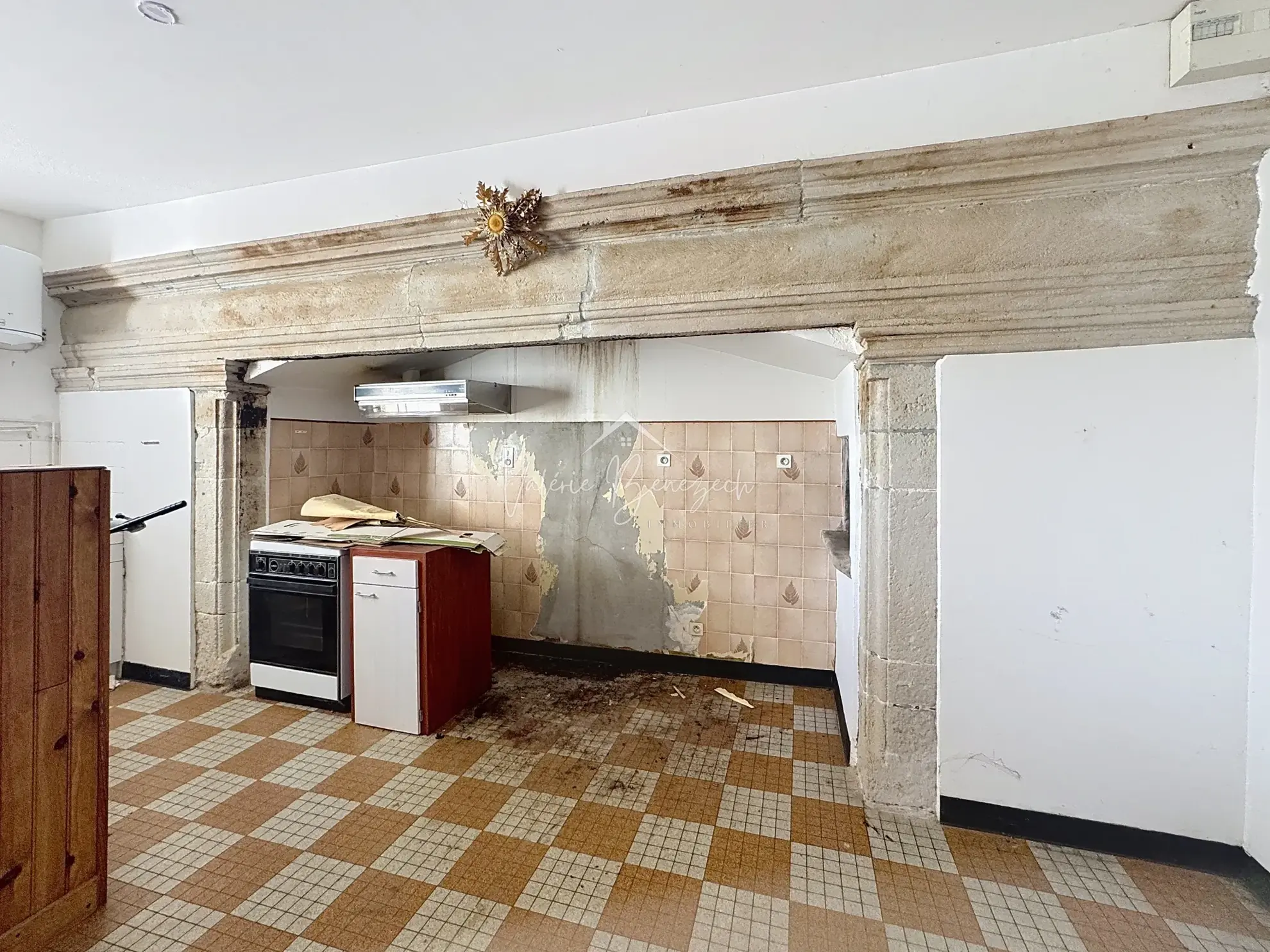 Charmante maison de village avec dépendances à Versols (12400) - Potentiel d'investissement 
