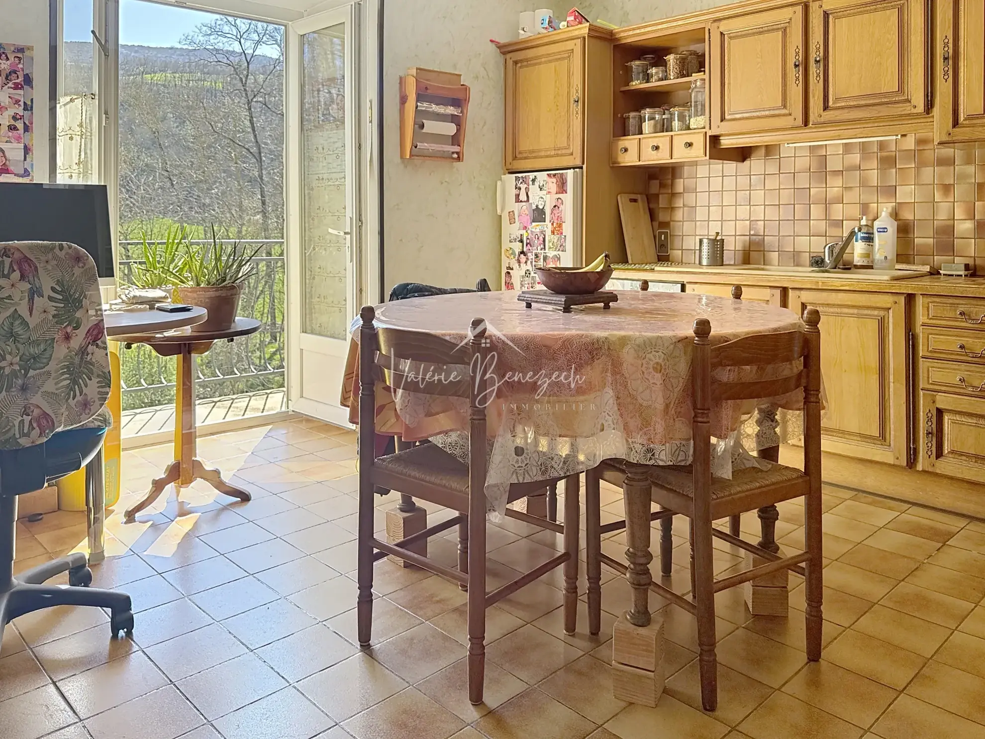 Charmante maison de village avec dépendances à Versols (12400) - Potentiel d'investissement 