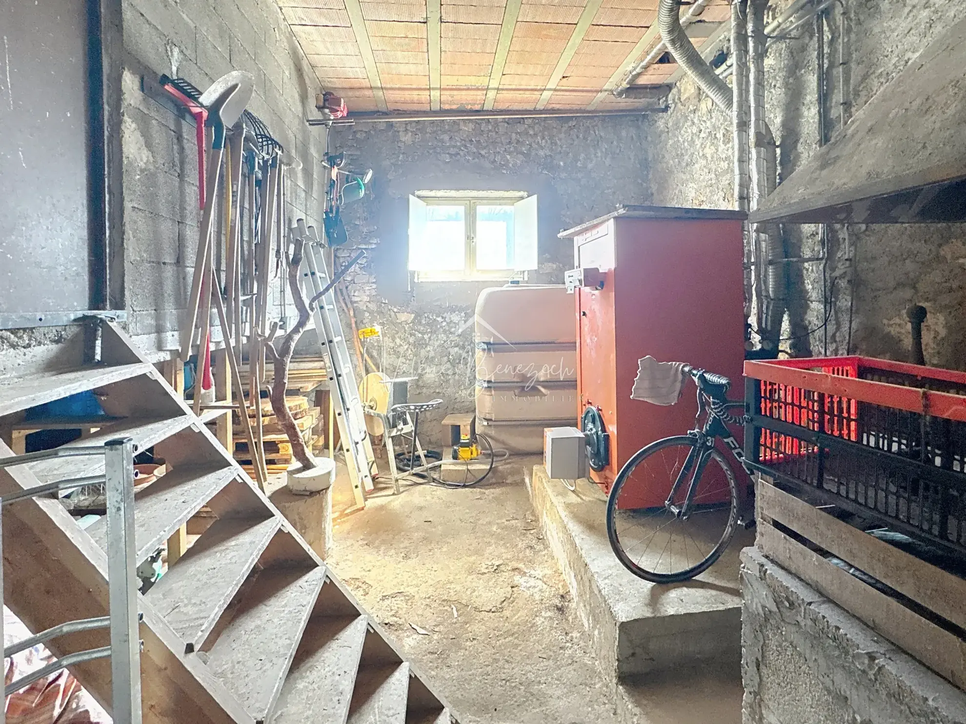 Charmante maison de village avec dépendances à Versols (12400) - Potentiel d'investissement 