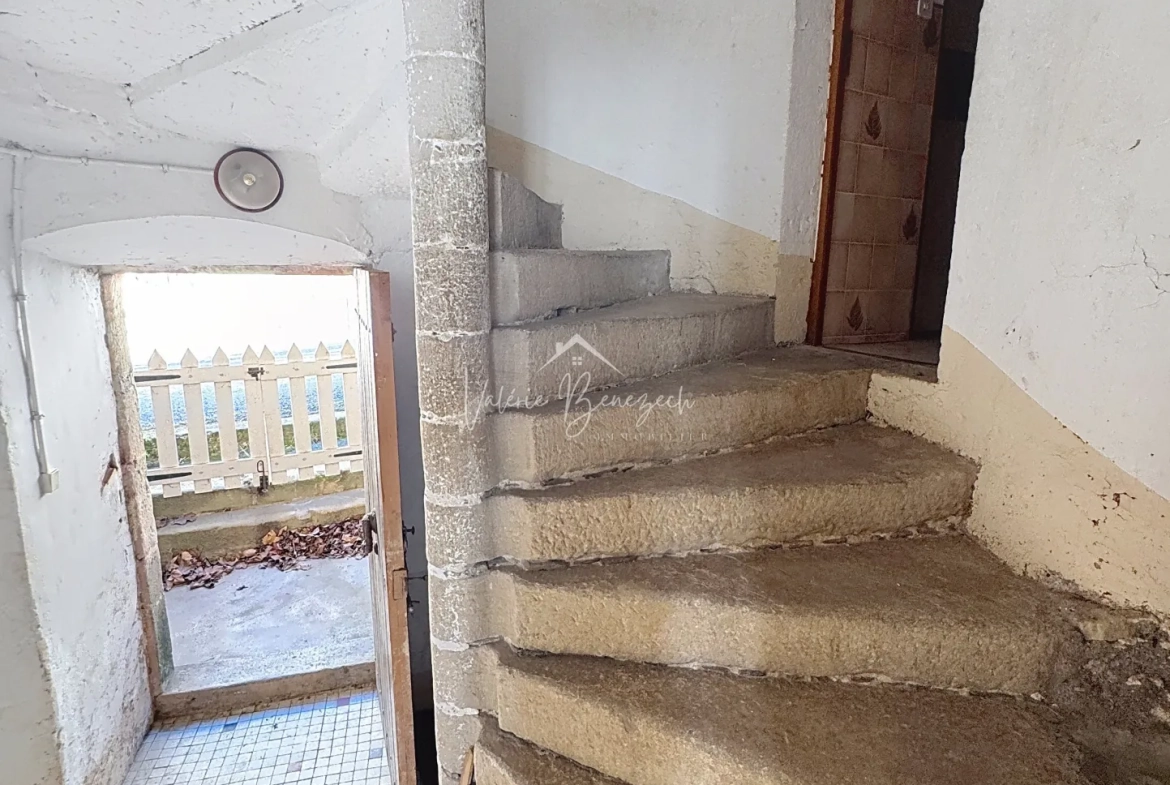 Charmante maison de village avec dépendances à Versols (12400) - Potentiel d'investissement 