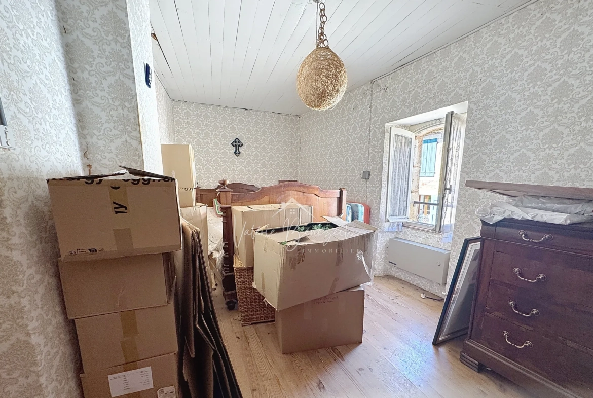 Charmante maison de village avec dépendances à Versols (12400) - Potentiel d'investissement 