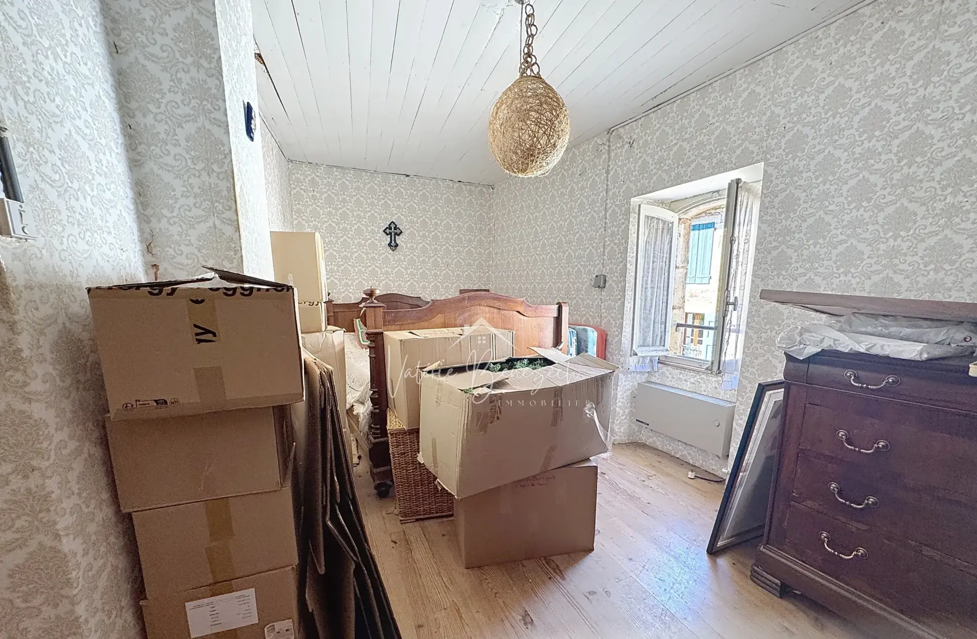 Charmante maison de village avec dépendances à Versols (12400) - Potentiel d'investissement 