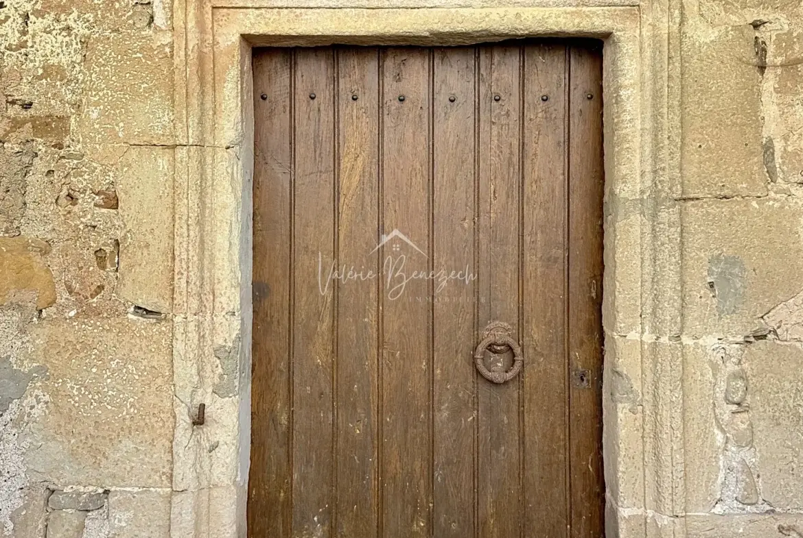 Charmante maison de village avec dépendances à Versols (12400) - Potentiel d'investissement 