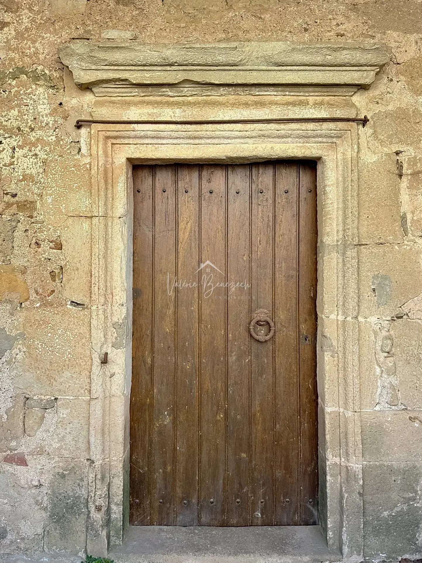 Charmante maison de village avec dépendances à Versols (12400) - Potentiel d'investissement 