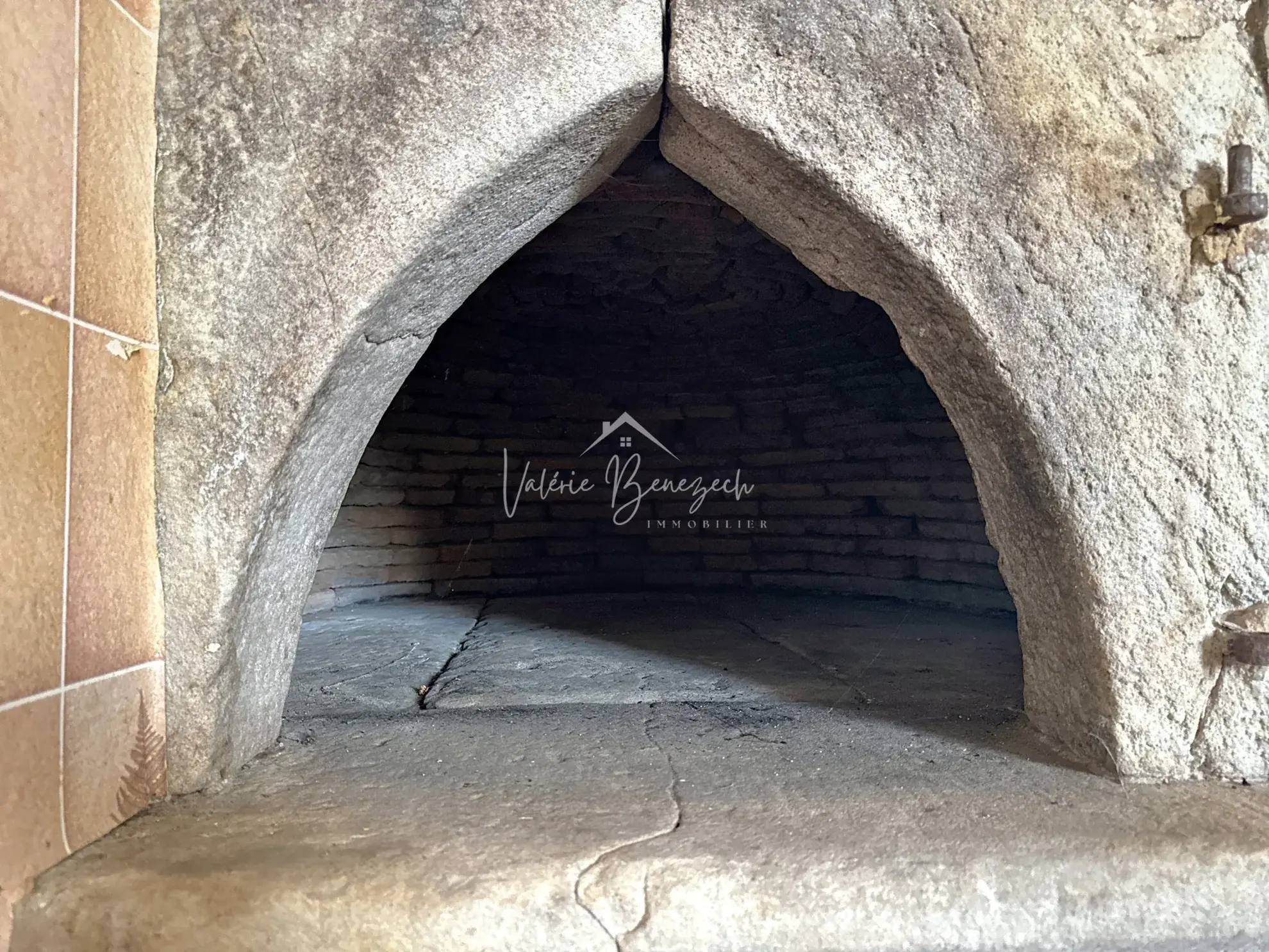 Charmante maison de village avec dépendances à Versols (12400) - Potentiel d'investissement 